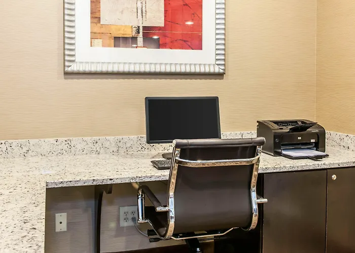 Hotel Comfort Expo Center 4*